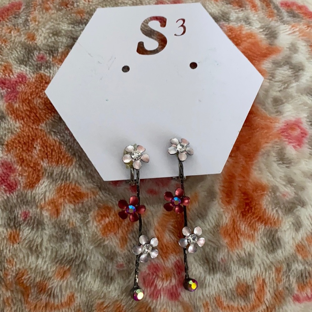 Vintage Beautiful! clip earrings 👗
